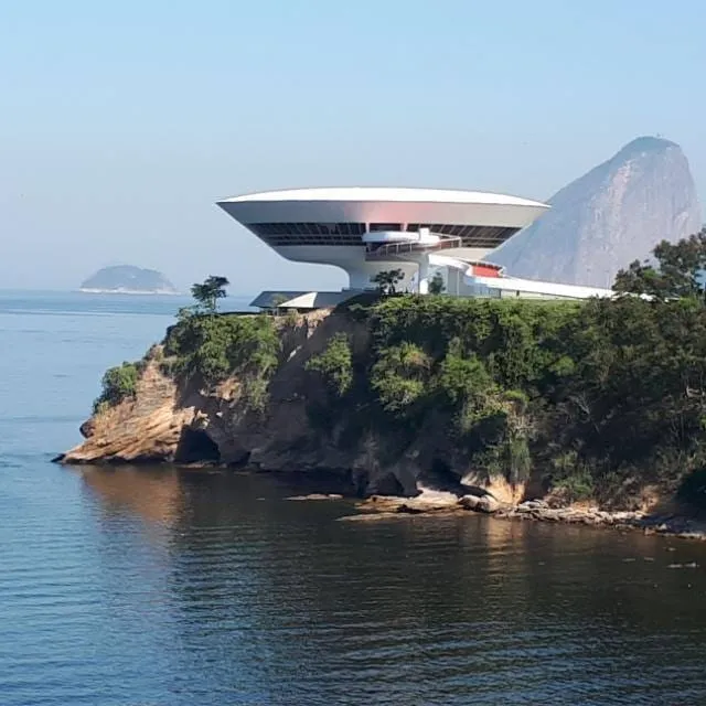 O cicloturismo é uma forma de turismo que consiste em viajar ou passear utilizando a bicicleta