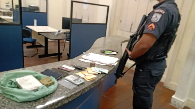 A ocorrência foi registrada na delegacia de Charitas 