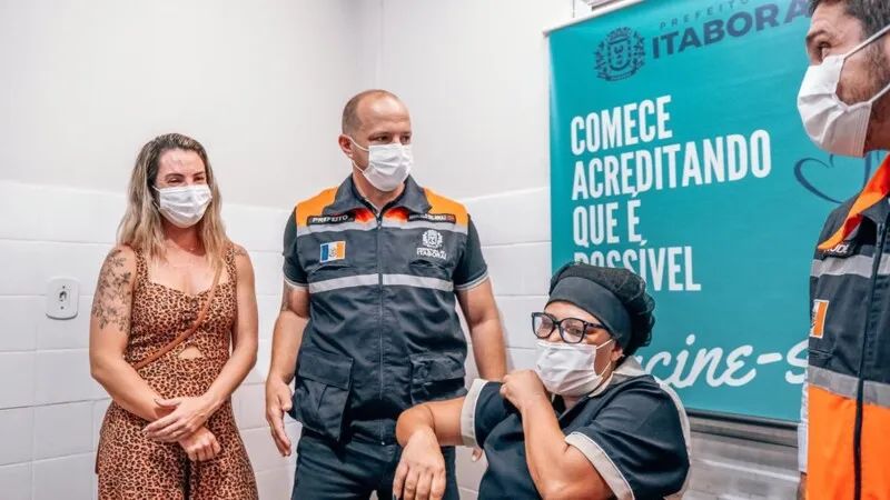 A estimativa prévia é que cerca de 2 mil profissionais de saúde sejam imunizados nessa fase
