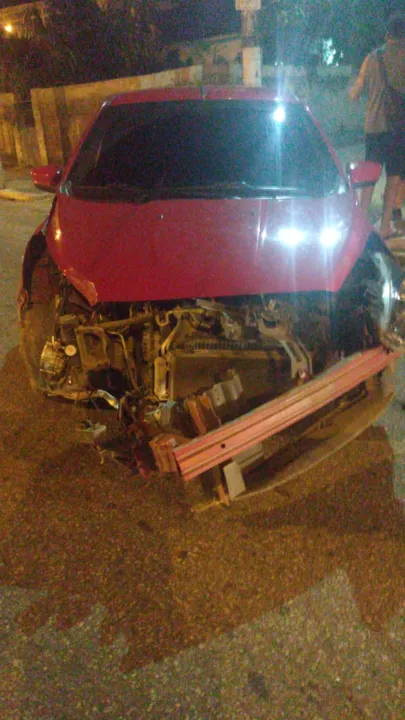 Após colisão, três suspeitos fugiram 