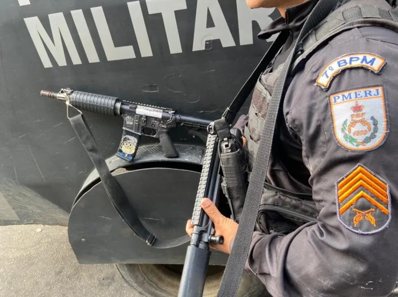 O preso e o armamento foram encaminhados para a Central de flagrantes da 73° DP (Neves)