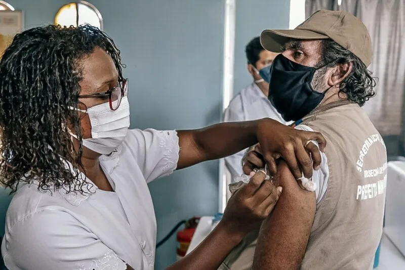 168 trabalhadores receberam primeira dose da vacina