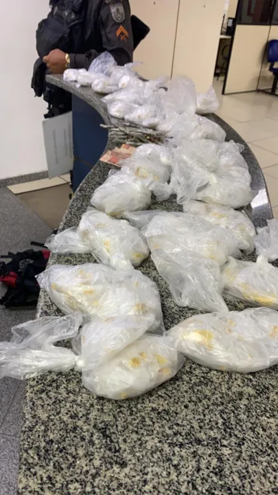 O material apreendido foi encaminhado para a 82° DP (Maricá), onde o caso foi registrado.