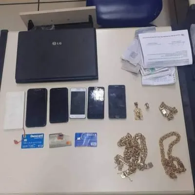 Os bandidos foram presos no momento em que realizavam um crime 