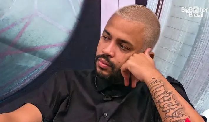Projota e Arthur conversaram nesta madrugada