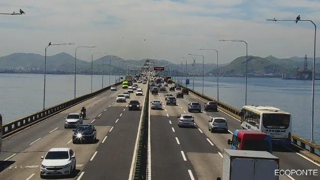 O trânsito no local causou um aumento no tempo de travessia