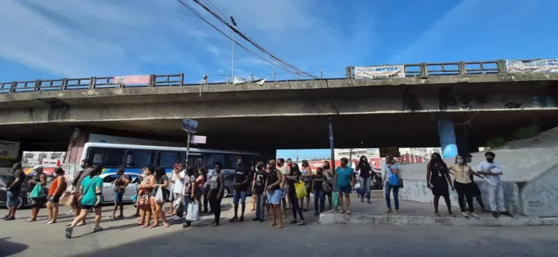 Pedestres e ambulantes temem um novo acidente