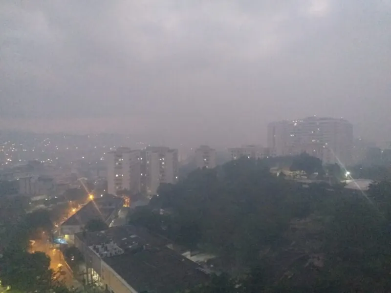 Diferentes bairros foram tomados pela cortina de fumaça