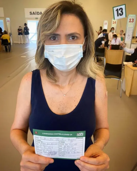 Médica já tomou as duas doses da vacina contra a Covid-19