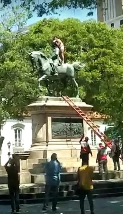 Homem foi levado para a Delegacia da Lapa, onde a ocorrência foi registrada