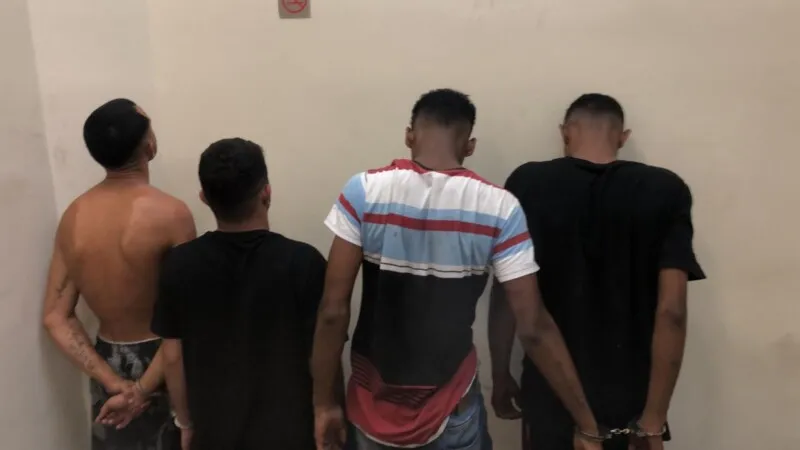 Jovens foram detidos após intenso confronto