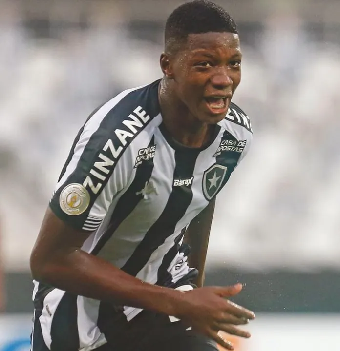 Atacante tem vínculo com o Alvinegro até o fim de 2021