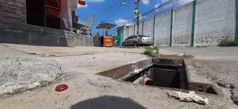 A situação causa prejuízos para quem mora na rua 