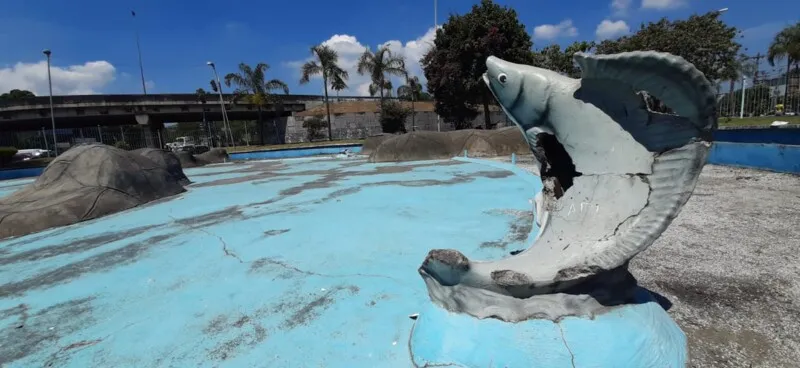 O chafariz na Praça do Colubandê não funciona hoje