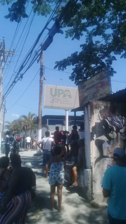 Profissionais da unidade estariam priorizando quem chega de carro