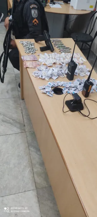 Agentes da Divisão de Homicídios de Niterói, Itaboraí e São Gonçalo, foram até o local e realizaram perícia