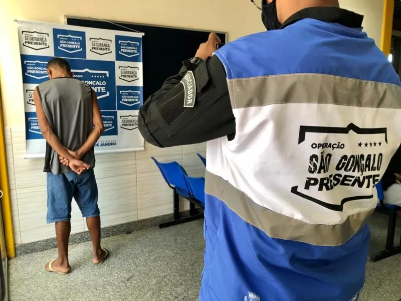Imagem ilustrativa da imagem Foragido é preso no Boaçu por agentes do São Gonçalo Presente nesta terça (30)