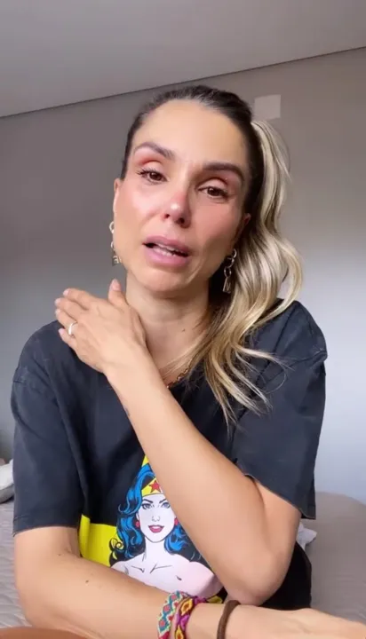 Imagem ilustrativa da imagem Ex-BBB Flávia Viana pede desculpa por promover “tratamento precoce” contra Covid-19 em redes sociais