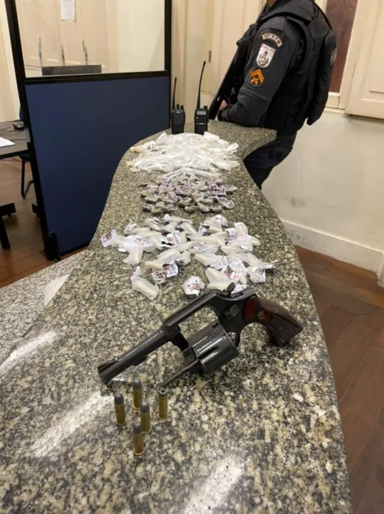 Material e presos foram levados à 76ª DP 