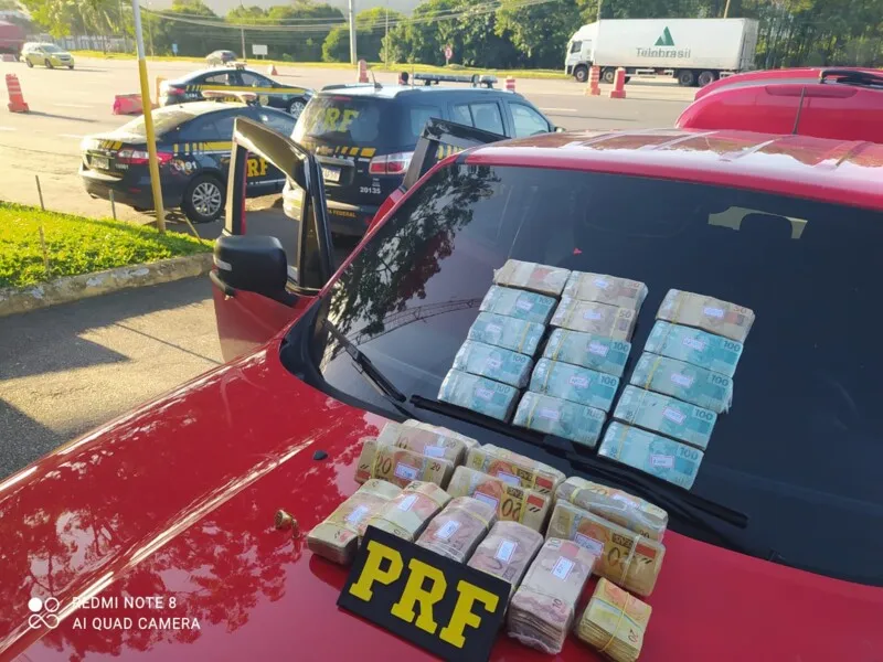No total, o valor apreendido foi de mais de 200 mil reais em espécie