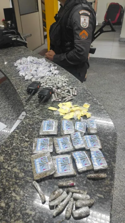 Material apreendido foi levado para a 73ª DP