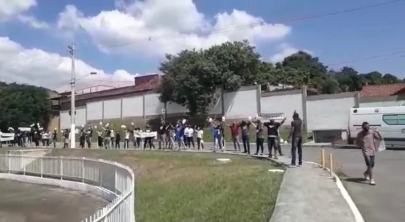 O vídeo em São Gonçalo viralizou nas redes 