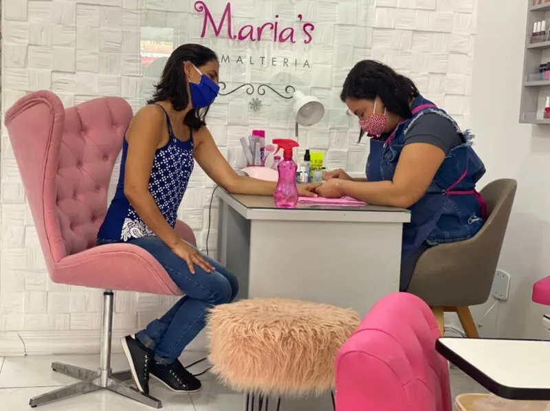 Salões de beleza funcionam das 10h às 19h