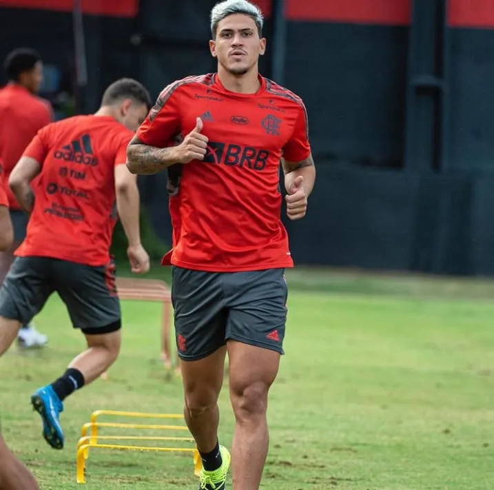 Pedro volta à equipe e comanda o ataque rubro-negro neste sábado