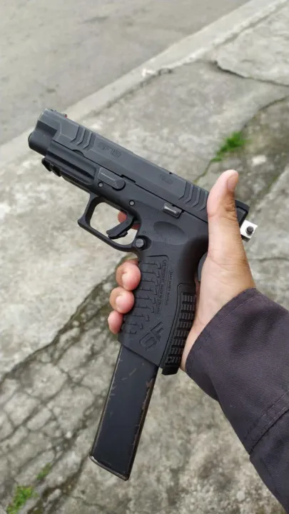 Foi apreendida uma pistola