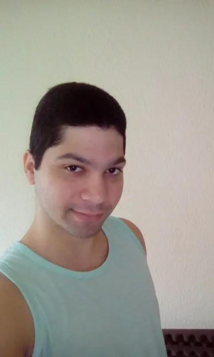 Ele estava de chinelo preto, bermuda vermelha e camisa azul quando desapareceu