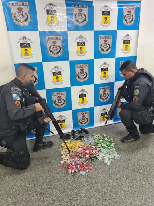 Os presos e o material apreendido foram encaminhados para  82ª DP (Maricá)