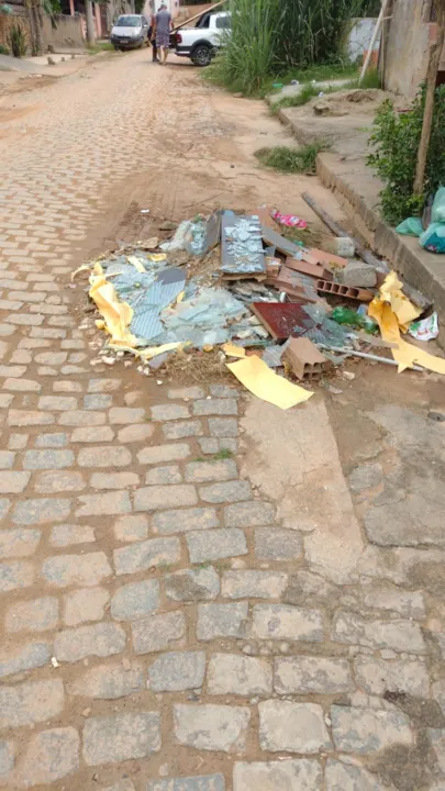 Imagem ilustrativa da imagem Moradores de rua no Porto da Madama reclamam de descaso da Prefeitura