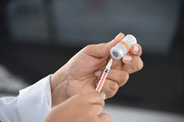As vacinas Coronavac e Astrazeneca estão mantidas para quem ainda não fez a primeira dose 