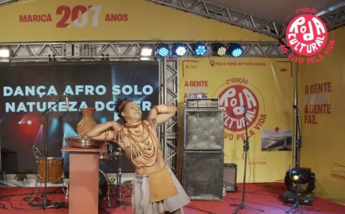 . As apresentações têm início com dança do ventre, continuando com dança cigana e encerrando com jazz contemporâneo

