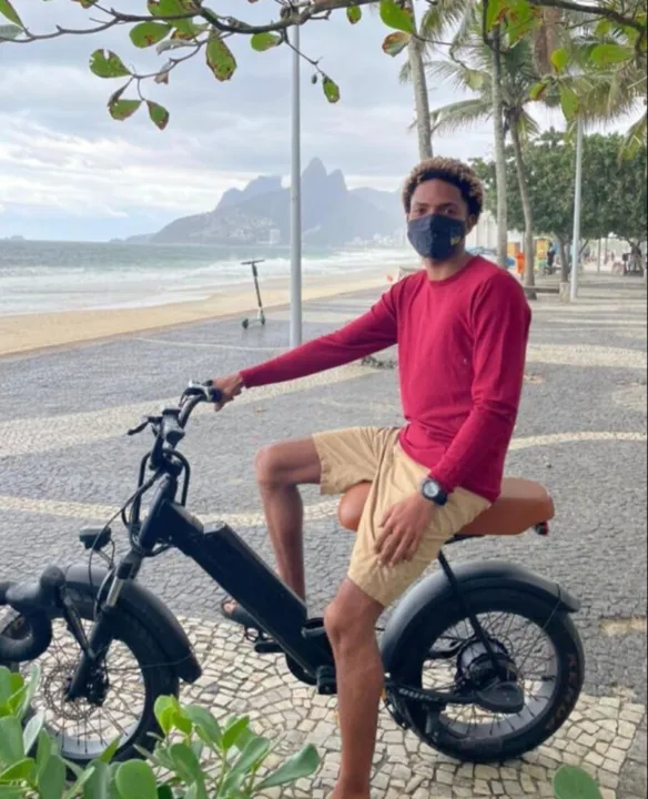 O jovem publicou um manifesto nas redes sociais 