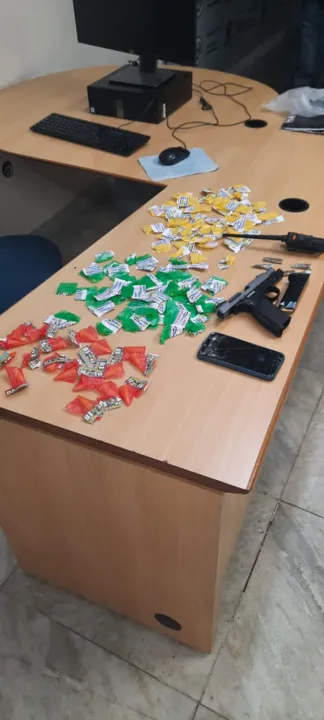 Material apreendido com o suspeito