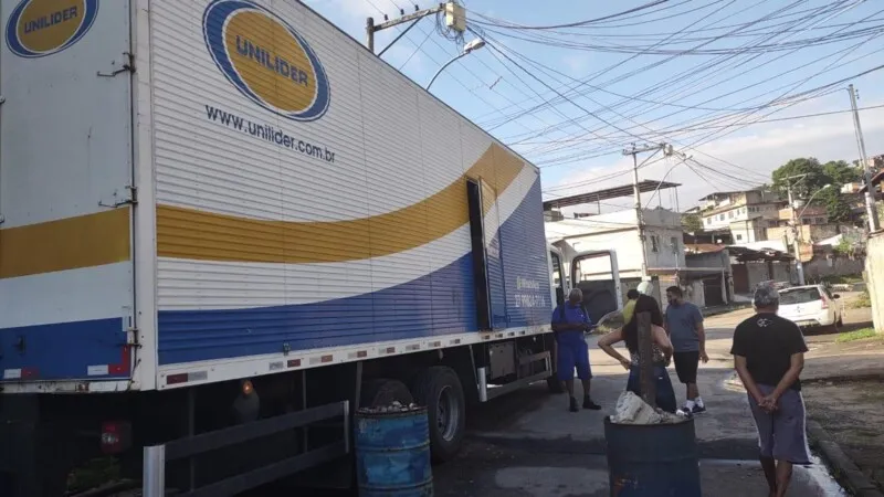 Caminhão transportava cosméticos pela região