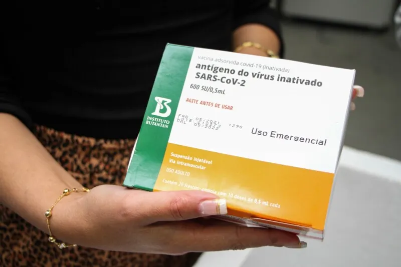 No total, chegaram 2.678 novas doses, sendo 2.028 da Pfizer e 650 da CoronaVac