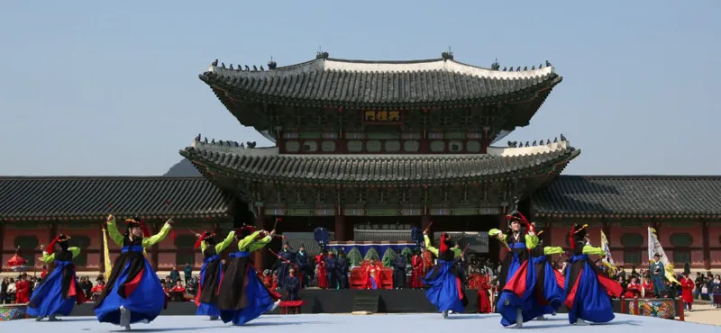 haverá exposição fotográfica, tour virtual pela Coreia, dança, experimentação de roupa tradicional, além de workshops de K-pop