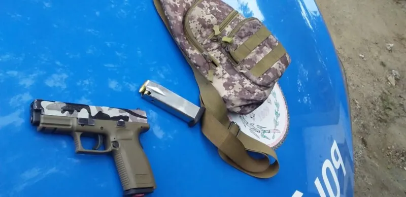 Arma apreendida na ação