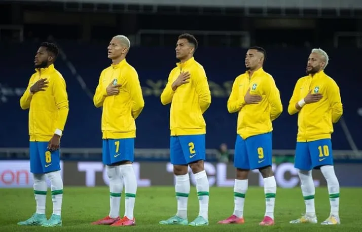 É hoje! Brasil enfrenta o Chile na última partida antes da Copa