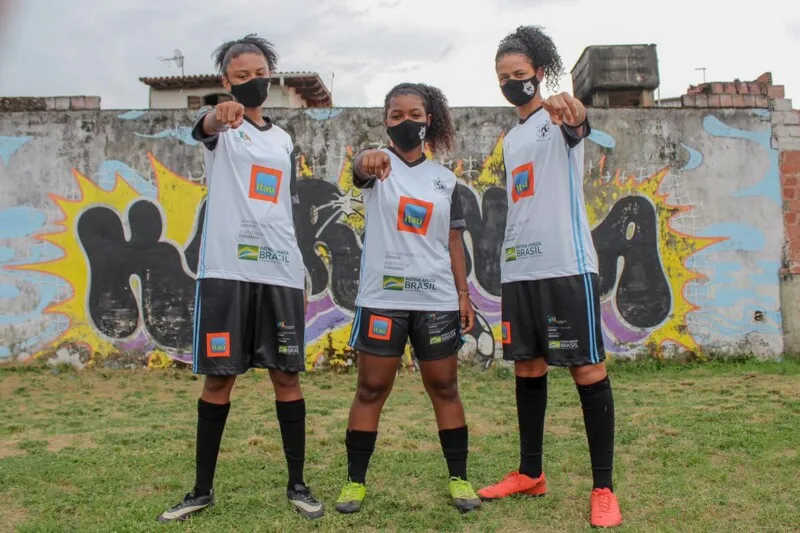 Atletas do projeto levantam a bandeira da igualdade de gênero