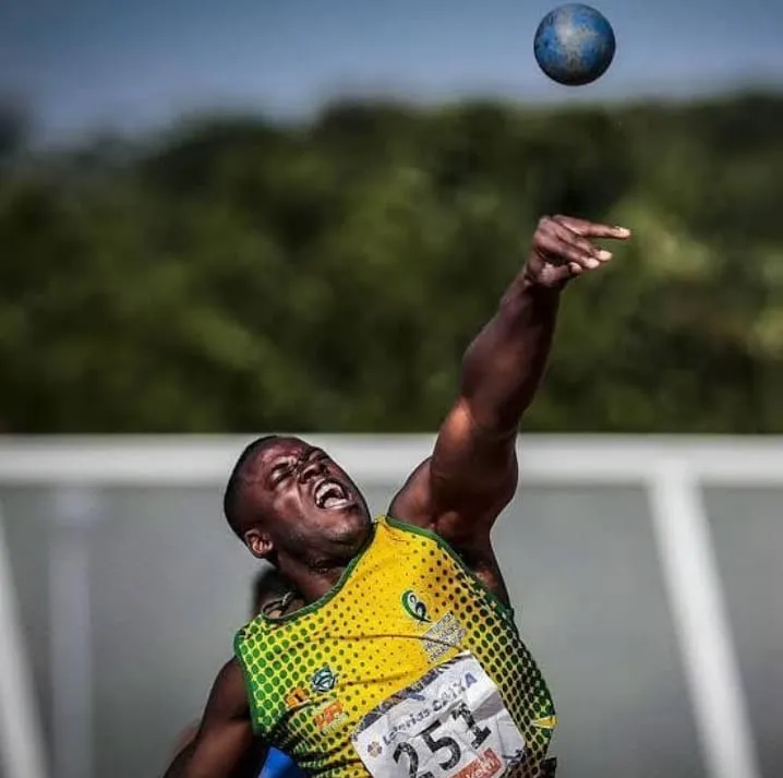Emanoel Victor vai em busca da medalha no arremesso de peso no Japão