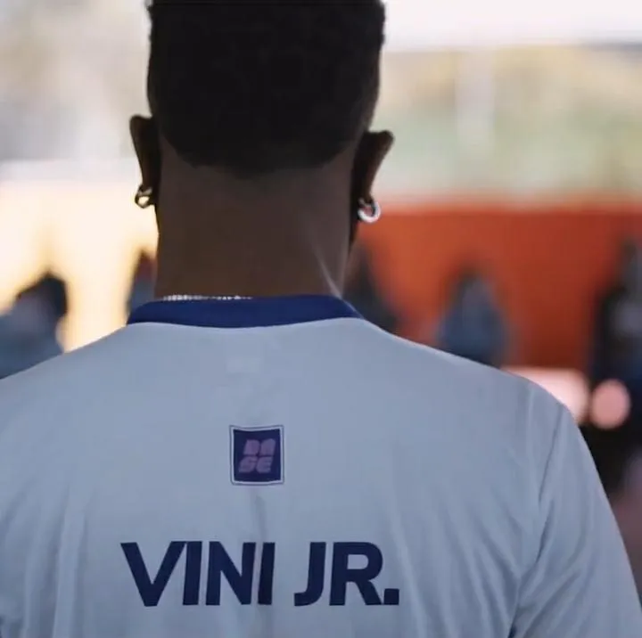 Vini Jr. em visita a Escola Municipal Paulo Freire neste domingo (18)