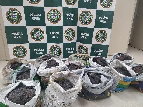 Mais de 370 quilos de cobre provenientes da incineração de cabos de telefonia foram apreendidos