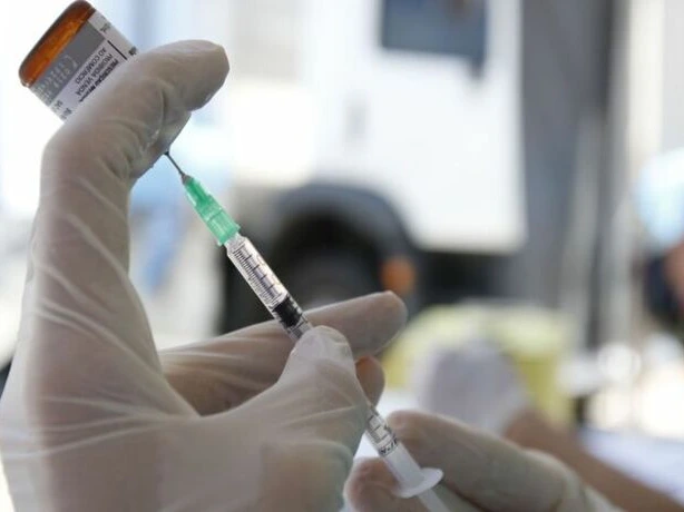 Na semana passada chegaram ao país 2 milhões de doses fabricadas no Instiuto Serum, na Índia