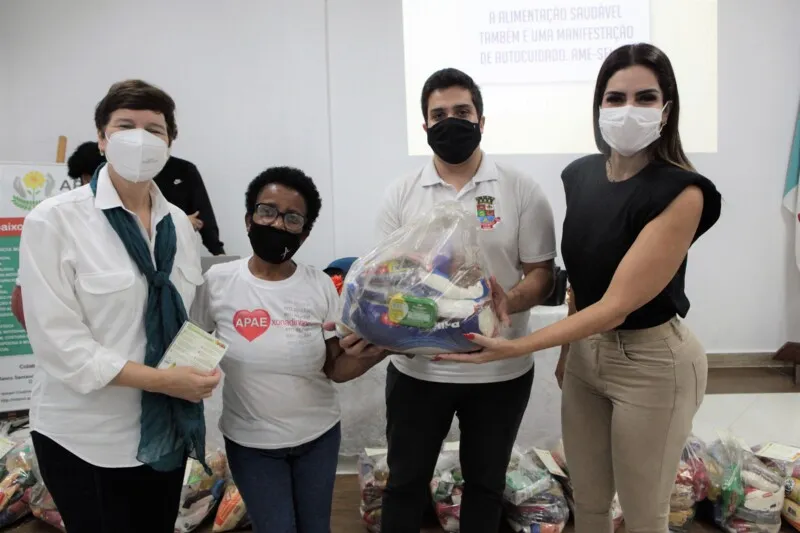 Nesta terça-feira (15), kits foram distribuídos na Apae Niterói para famílias atendidas pela instituição
