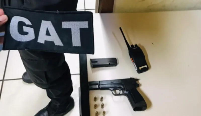 Nos dois casos houve apreensão de armas e rádio transmissor