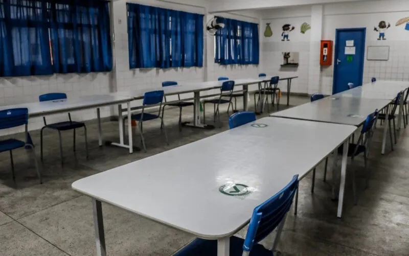 Quantidade de alunos em sala vai variar de acordo com a cor de bandeira em vigor no município