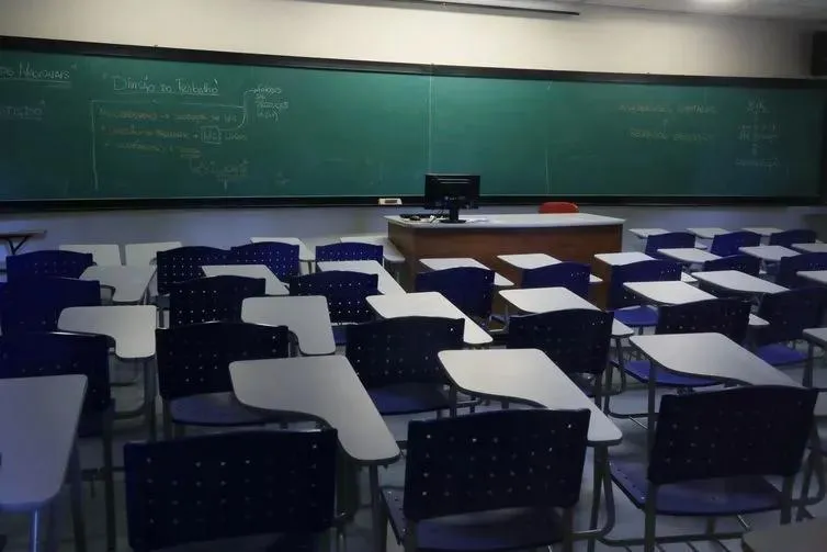 O sistema híbrido de ensino foi reestabelecido no município